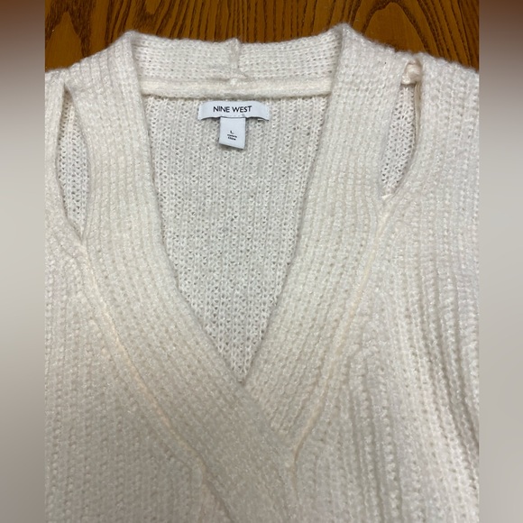 NWT Women's Nine West Ivory 
Twist-Front Cutout
Sweater Size Large - Picture 4 of 9